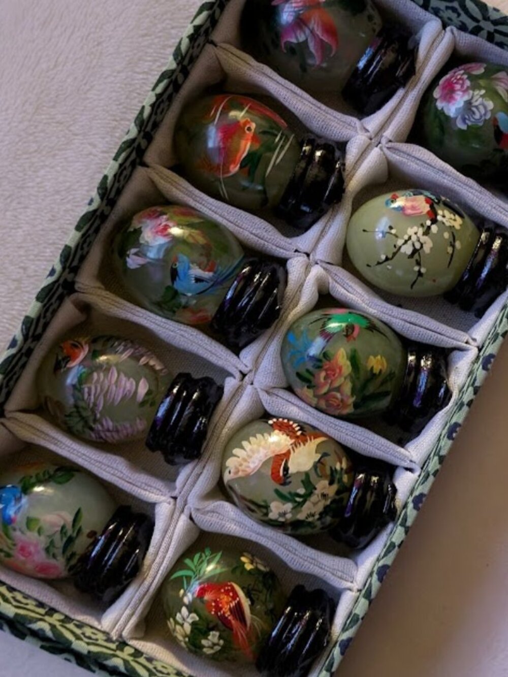 O1 2001 Emerald Green Jade Hand Painted Eggs (10) w/ Stands